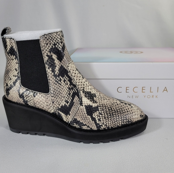 Cecelia New York Gemma Wedge Booties Sz 7.5 M - Picture 1 of 16